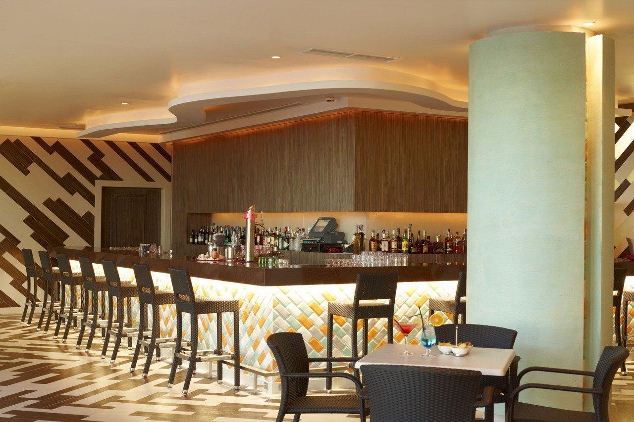 레알 마리나 호텔 앤 스파 오양 외부 사진 The bar at the 360° Sky Bar