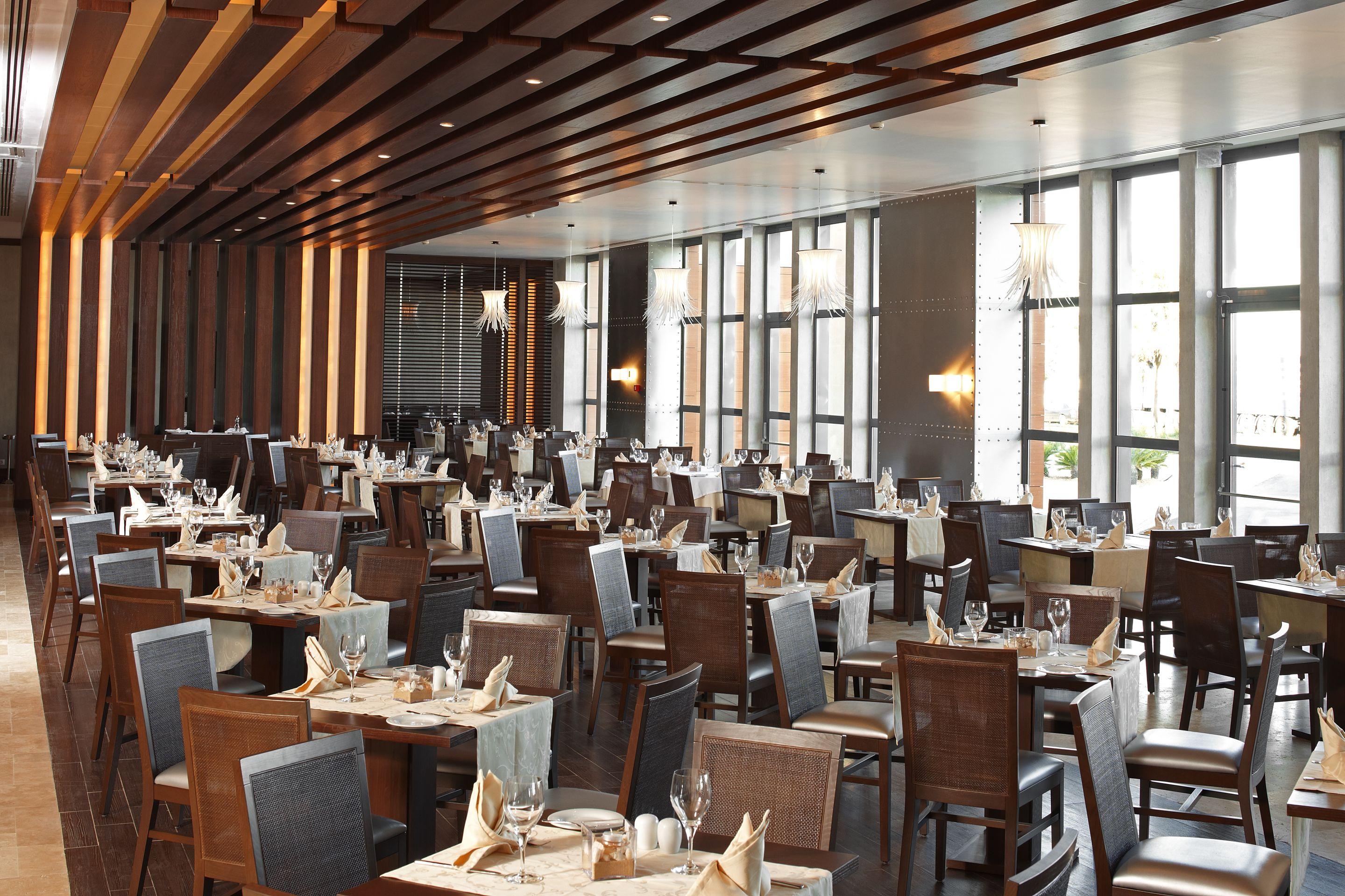레알 마리나 호텔 앤 스파 오양 외부 사진 The restaurant