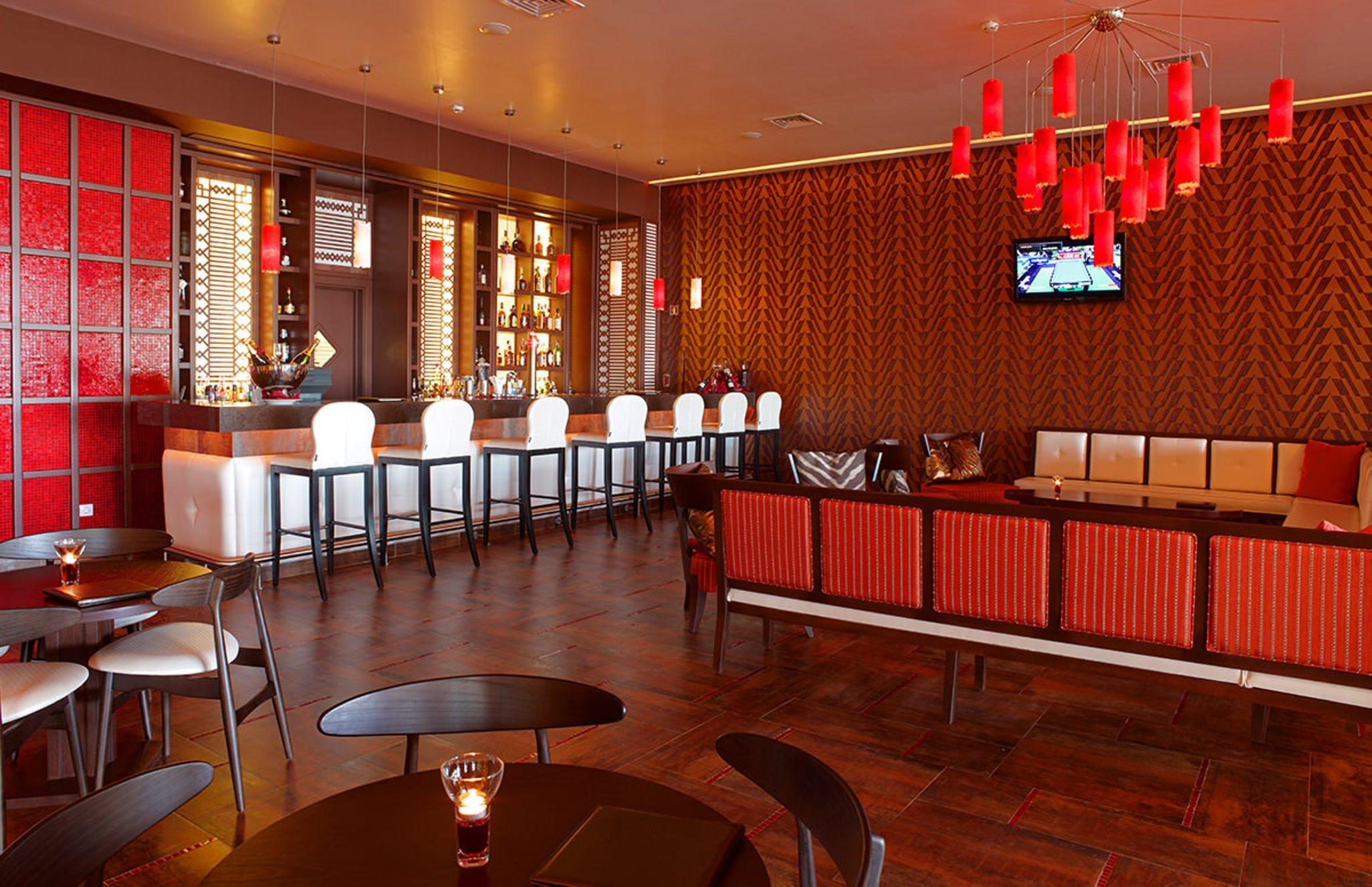 레알 마리나 호텔 앤 스파 오양 외부 사진 The bar at the 2010-opened restaurant