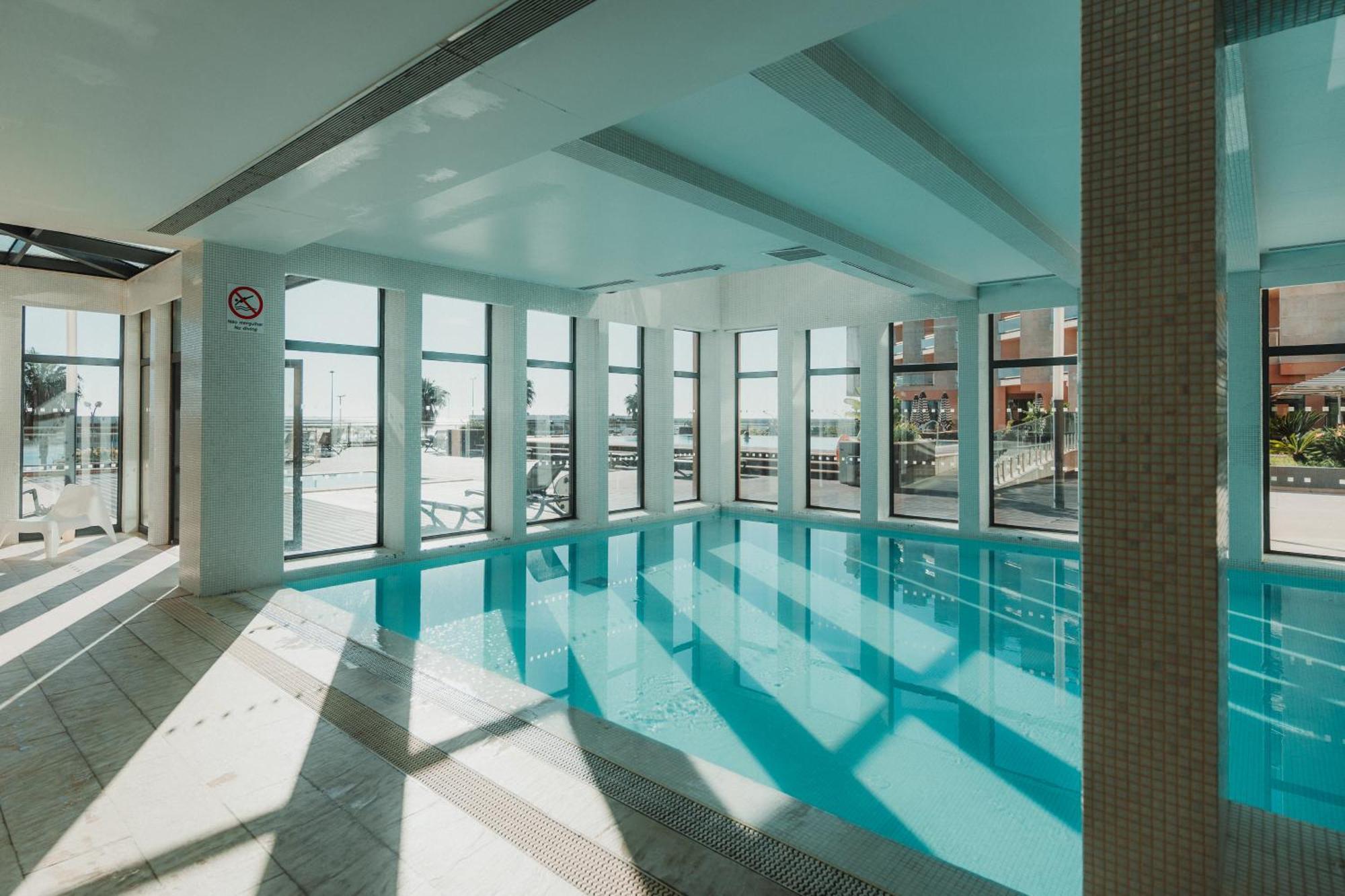 레알 마리나 호텔 앤 스파 오양 외부 사진 The swimming pool