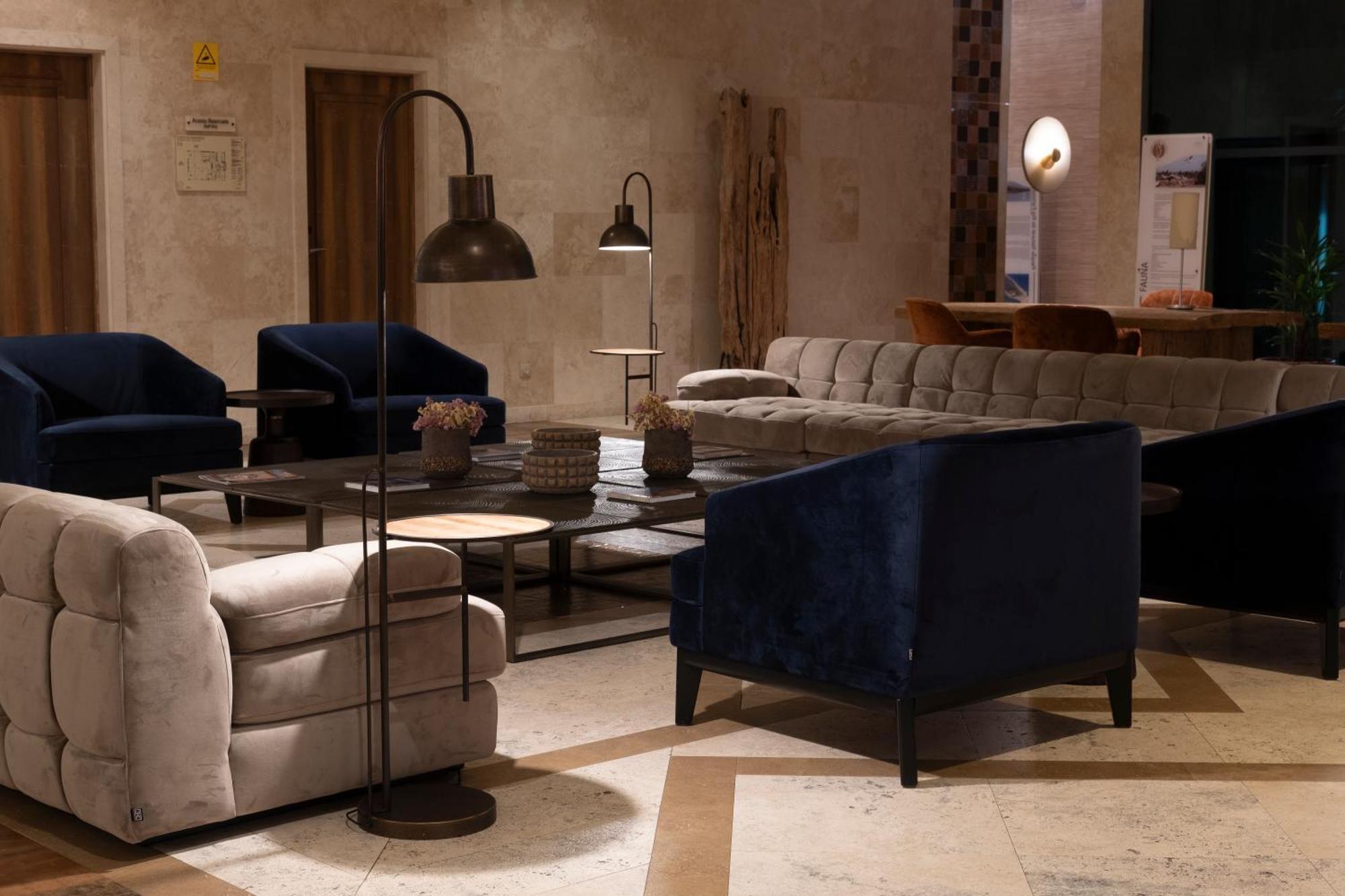 레알 마리나 호텔 앤 스파 오양 외부 사진 The lobby of the hotel