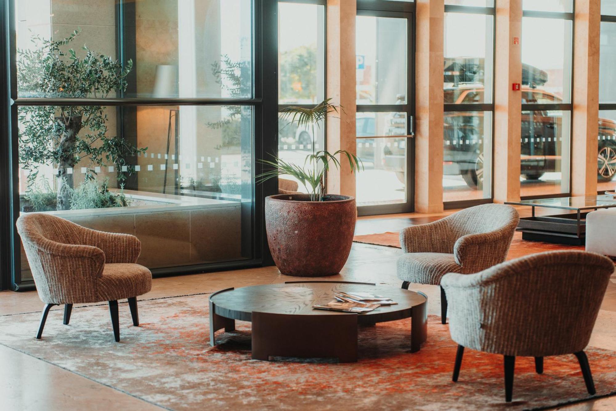 레알 마리나 호텔 앤 스파 오양 외부 사진 The lobby of the hotel